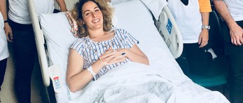 This Australian Woman Flew 9,940 Miles <br> to America for Her Endometriosis Surgery 