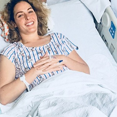 This Australian Woman Flew 9,940 Miles  to America for Her Endometriosis Surgery 