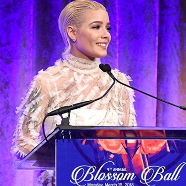 Singer Halsey Won't Let Endometriosis Stop Her Family Plans: "I'm Going To Freeze My Eggs:"