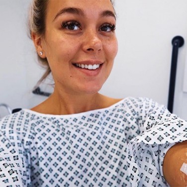 YouTube Star Sinead Smythe  Vlogs Her Endometriosis Flare-Up